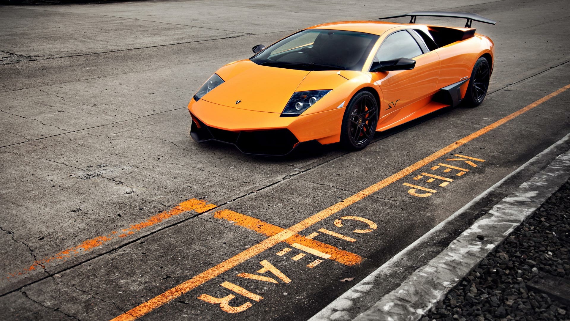 Lamborghini-Road-Wallpaper