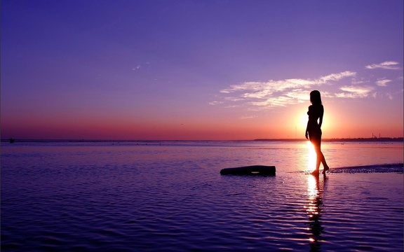 Girl-and-Sunset-Silhouette