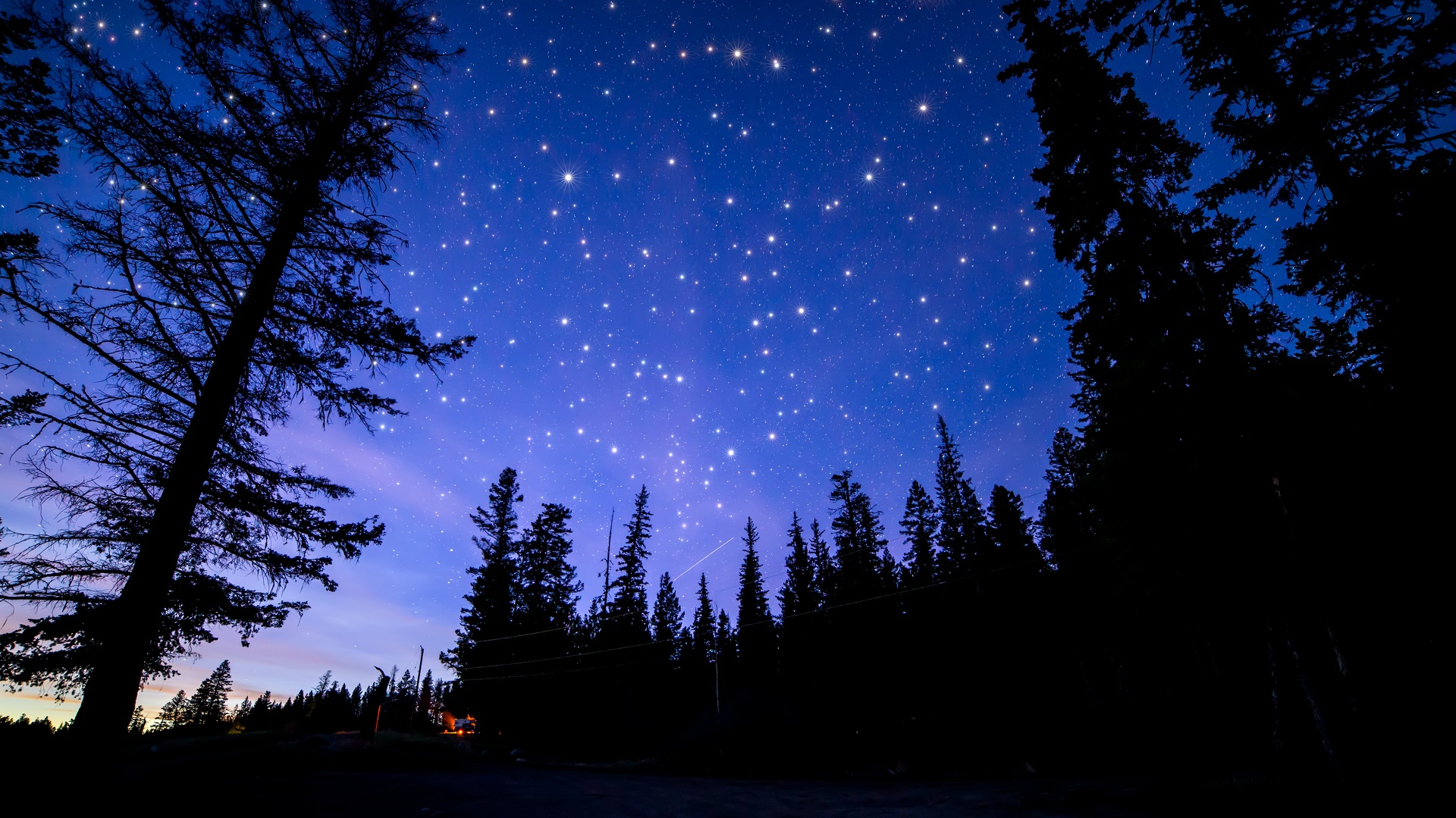 537717 blue night sky roche lake provincial park kamloops 5549x3650 (www.GdeFon.ru)