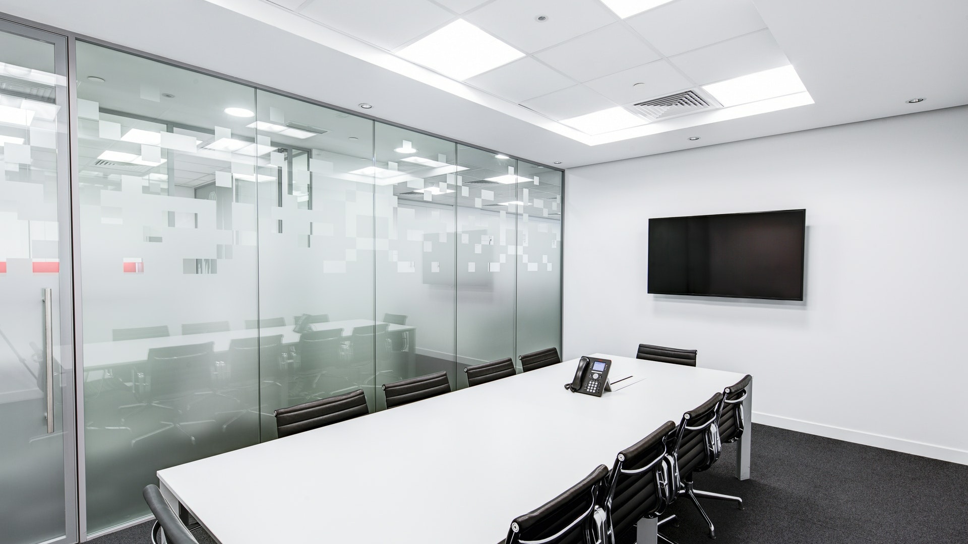 black-and-white-boardroom-ceiling-260689